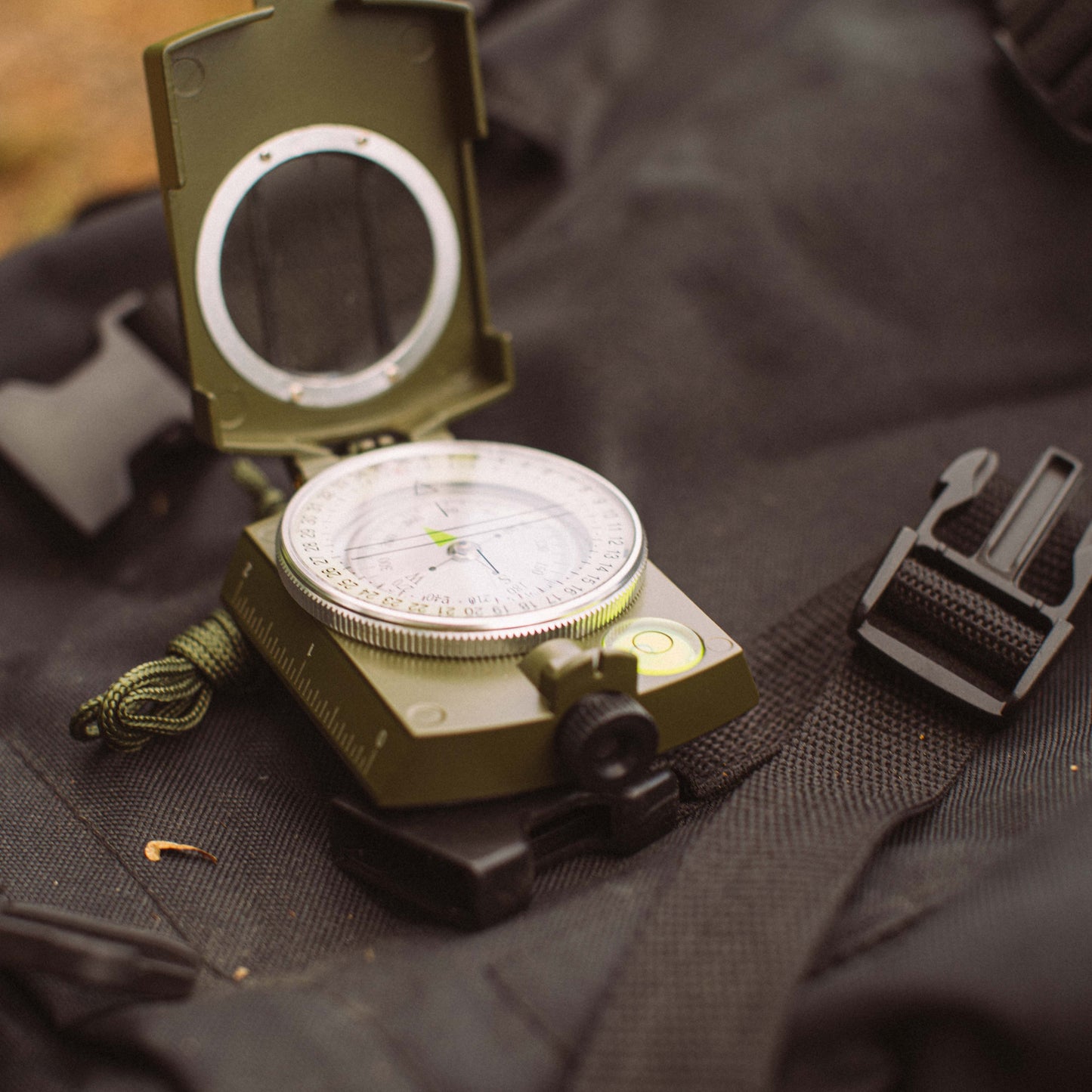 Militair kompas met metalen behuizing